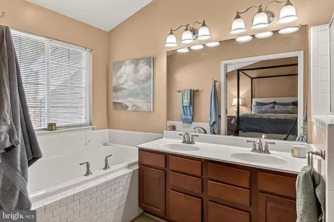 Bath - 8445 Carmela Cir, Springfield, VA 22153 photo 2 of 5