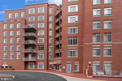 4480 Market Commons Dr #505, Fairfax, VA 22033