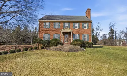 956 Walker Rd, Great Falls, VA 22066