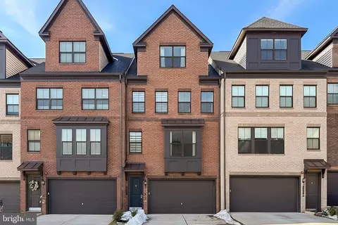 3847 Rainier Dr, Fairfax, VA 22033