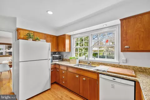 Kitchen - 6534 Divine St, Mclean, VA 22101 photo 3 of 4