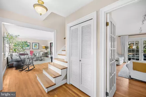 Entry Way - 6534 Divine St, Mclean, VA 22101 photo 2 of 4