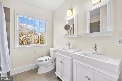 Bath - 6534 Divine St, Mclean, VA 22101 photo 4 of 5