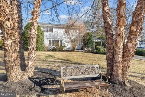 Exterior - 6534 Divine St, Mclean, VA 22101 photo 2 of 7