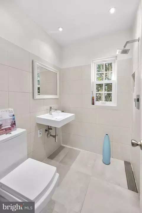 Bath - 6534 Divine St, Mclean, VA 22101 photo 1 of 5