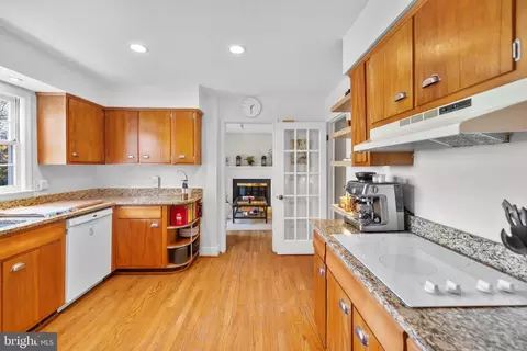 Kitchen - 6534 Divine St, Mclean, VA 22101 photo 4 of 4