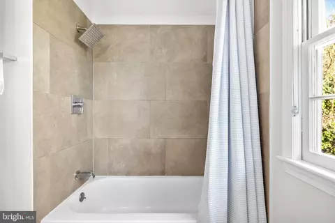 Bath - 6534 Divine St, Mclean, VA 22101 photo 5 of 5