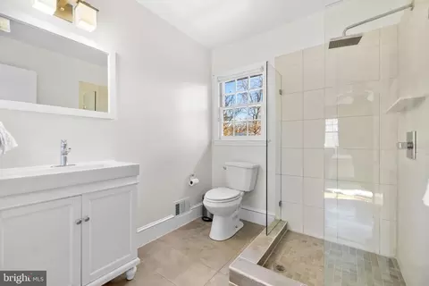 Bath - 6534 Divine St, Mclean, VA 22101 photo 3 of 5