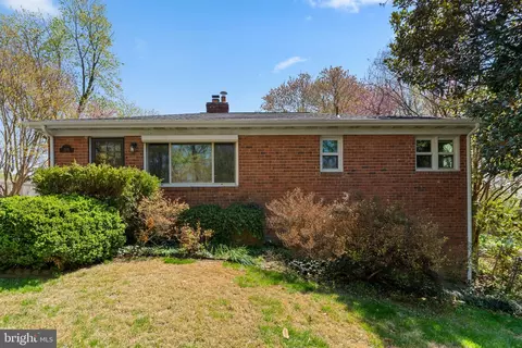 7005 Grove Rd, Alexandria, VA 22306