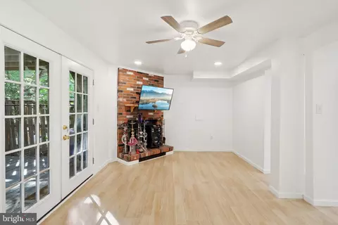 Living - 6246 Hillside Rd, Springfield, VA 22152 photo 1 of 3