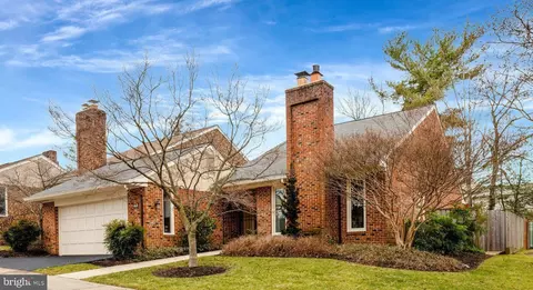 2806 Oakton Manor Ct, Oakton, VA 22124