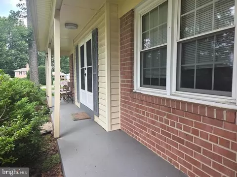 Exterior - 6901 Huntsman Blvd, Springfield, VA 22153 photo 4 of 8