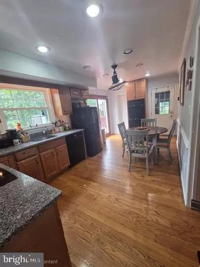 Entry Way - 6901 Huntsman Blvd, Springfield, VA 22153 photo 2 of 17