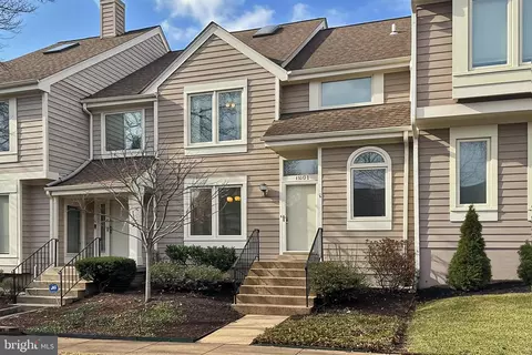 1081 Trevino Ln, Herndon, VA 20170