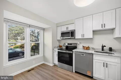 11920 Redtree Way, Reston, VA 20194 photo 2