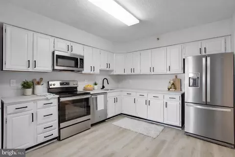 3713 S George Mason Dr #1506, Falls Church, VA 22041