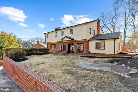 2628 Woodley Pl, Falls Church, VA 22046