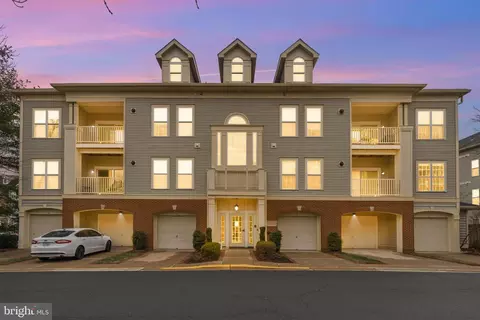 11338 Westbrook Mill Ln #303, Fairfax, VA 22030