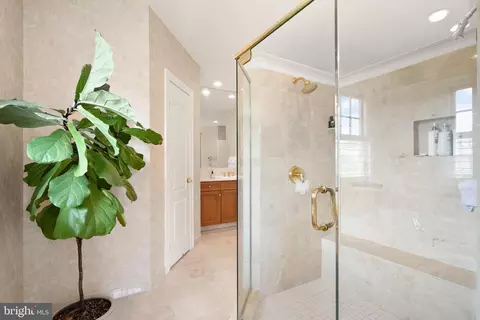 Bath - 7212 Farm Meadow Ct, Mclean, VA 22101 photo 2 of 8