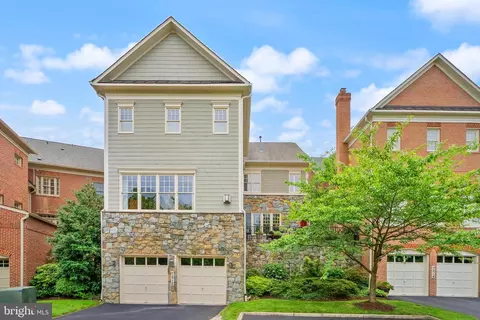 Exterior - 7212 Farm Meadow Ct, Mclean, VA 22101 photo 5 of 9