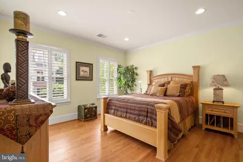 Bedroom - 7212 Farm Meadow Ct, Mclean, VA 22101 photo 3 of 4