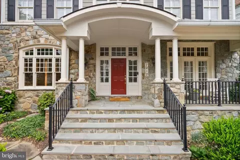 Exterior - 7212 Farm Meadow Ct, Mclean, VA 22101 photo 2 of 9