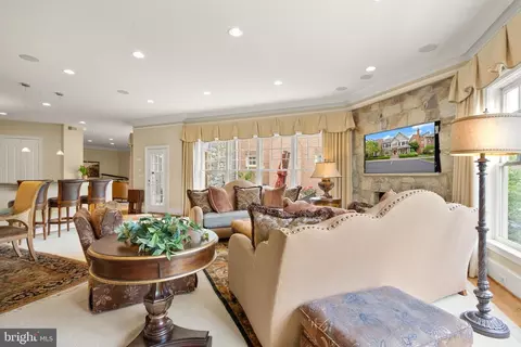 Living - 7212 Farm Meadow Ct, Mclean, VA 22101 photo 5 of 5