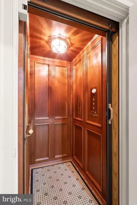Entry Way - 7212 Farm Meadow Ct, Mclean, VA 22101 photo 2 of 3