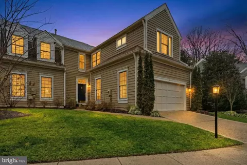 11411 Hollow Timber Ct, Reston, VA 20194