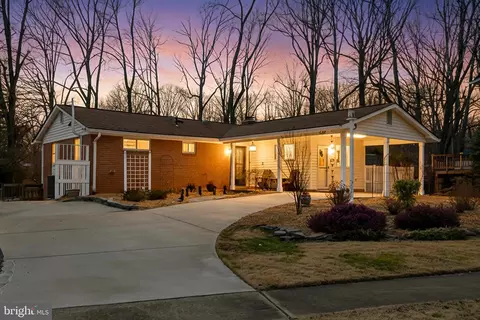 10016 Raeburn Ct, Fairfax, VA 22032