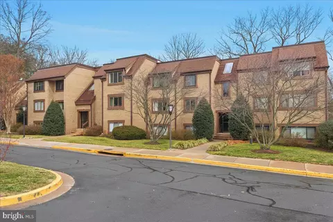1657 Parkcrest Cir #100, Reston, VA 20190