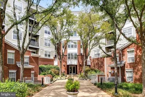 1625 International Dr #421, Mclean, VA 22102