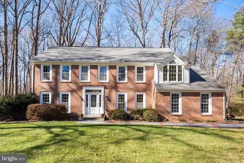 4926 Novak Ln, Fairfax, VA 22030