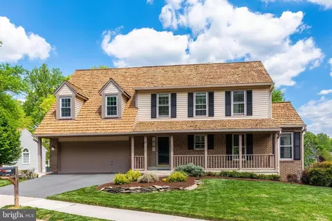 8051 Oak Hollow Ln, Fairfax Station, VA 22039