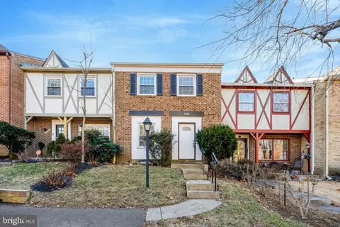6306 Paddington Ln, Centreville, VA 20120