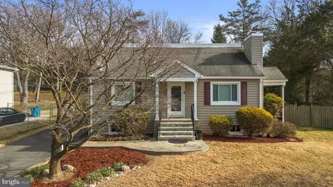 4015 Hirst Dr, Annandale, VA 22003
