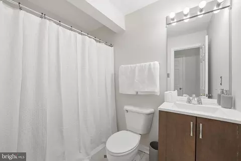 Bath - 7319 Westmore Dr, Springfield, VA 22150 photo 4 of 4