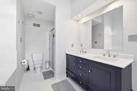 Bath - 7319 Westmore Dr, Springfield, VA 22150 photo 3 of 4