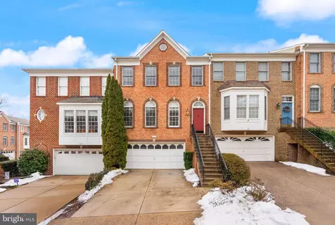 105 Shepherdson Ln NE, Vienna, VA 22180