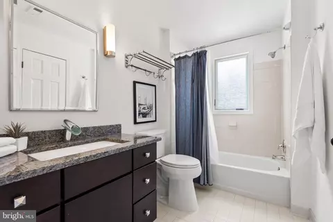 Bath - 3022 Fox Mill Rd, Oakton, VA 22124 photo 3 of 4