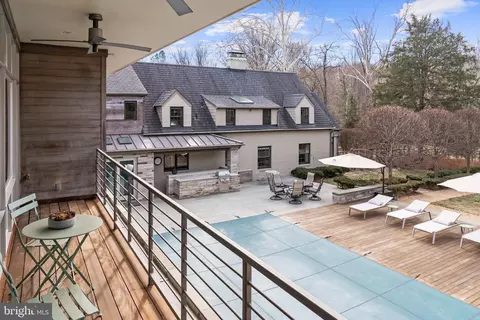 Exterior - 3022 Fox Mill Rd, Oakton, VA 22124 photo 5 of 38