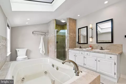 Bath - 3022 Fox Mill Rd, Oakton, VA 22124 photo 2 of 4
