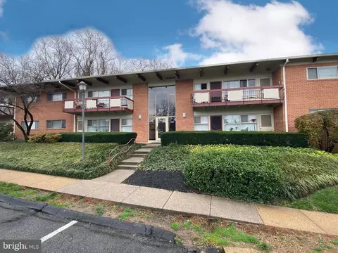 4267 Americana Dr #203, Annandale, VA 22003