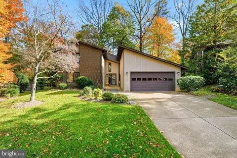 5207 Capon Hill Pl, Burke, VA 22015