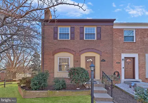 14821 Haymarket Ln, Centreville, VA 20120