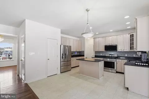 8431 Ambrose Ct, Springfield, VA 22153 photo 12