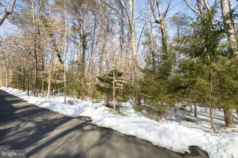 11529 Popes Head Rd, Fairfax, VA 22030