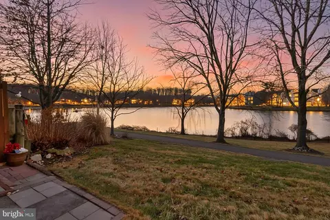 2938 Bridgehampton Ct, Falls Church, VA 22042