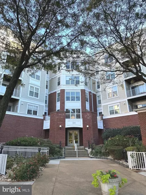 1645 International Dr #125, Mclean, VA 22102