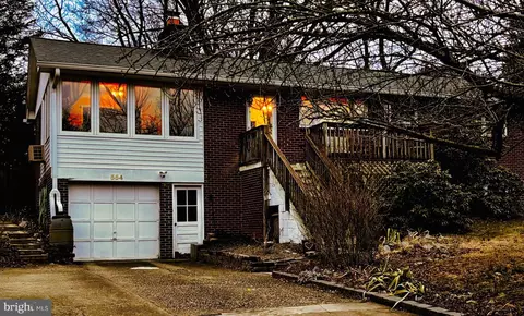 554 Orchard St NW, Vienna, VA 22180